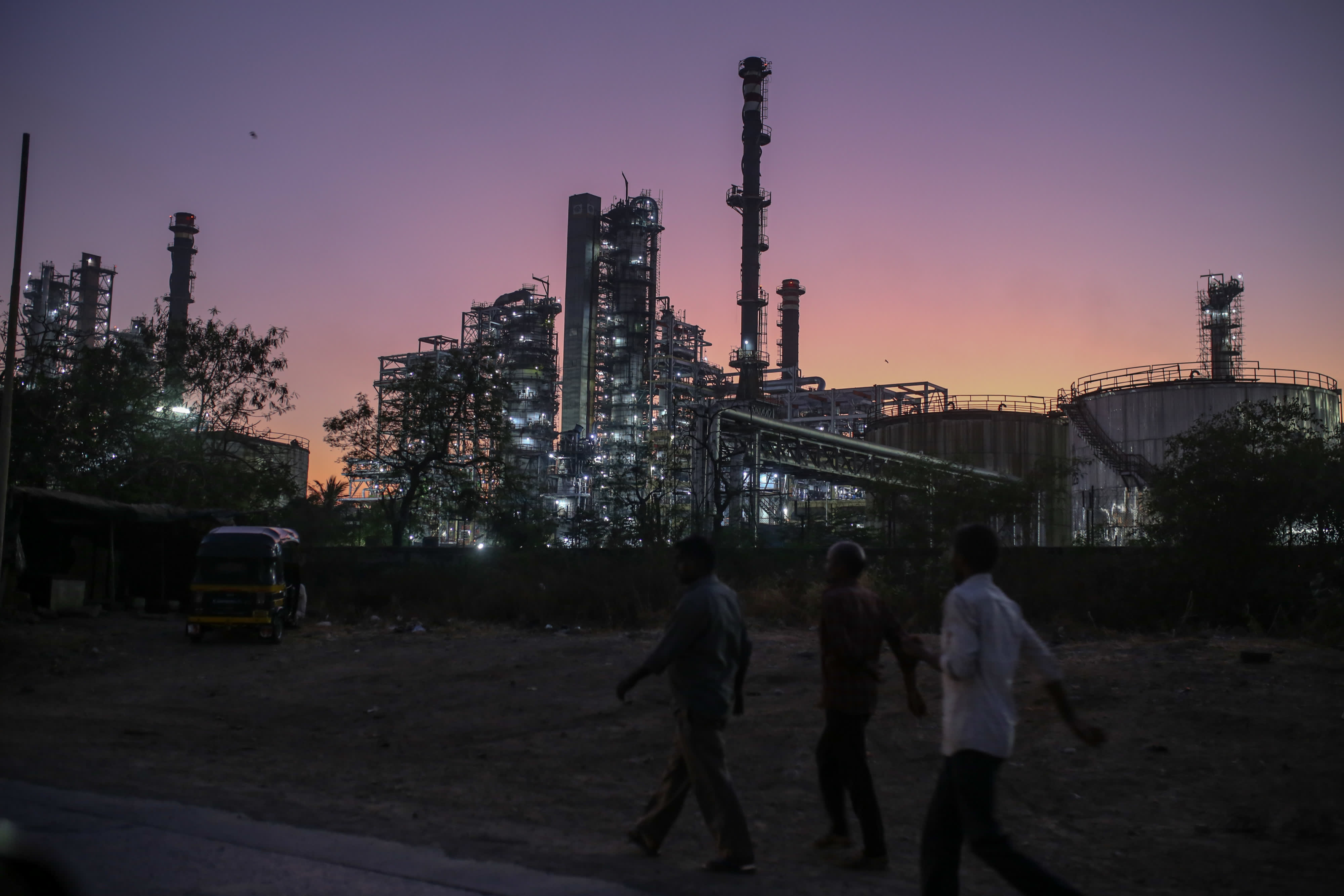 Bộ trưởng Năng lượng Ấn Độ: Ấn Độ không quá phụ thuộc vào dầu mỏ của Nga