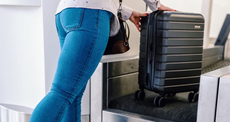 How to Weigh Your Luggage, Even Without a Scale (Guide)
