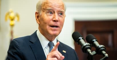 Biden takes on Supreme Court by still trying to forgive student debt