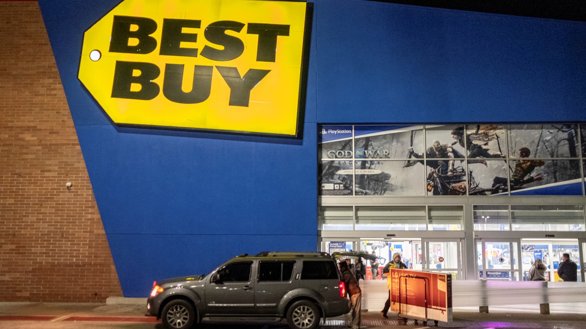 Best Buy scales back sales outlook as results top expectations