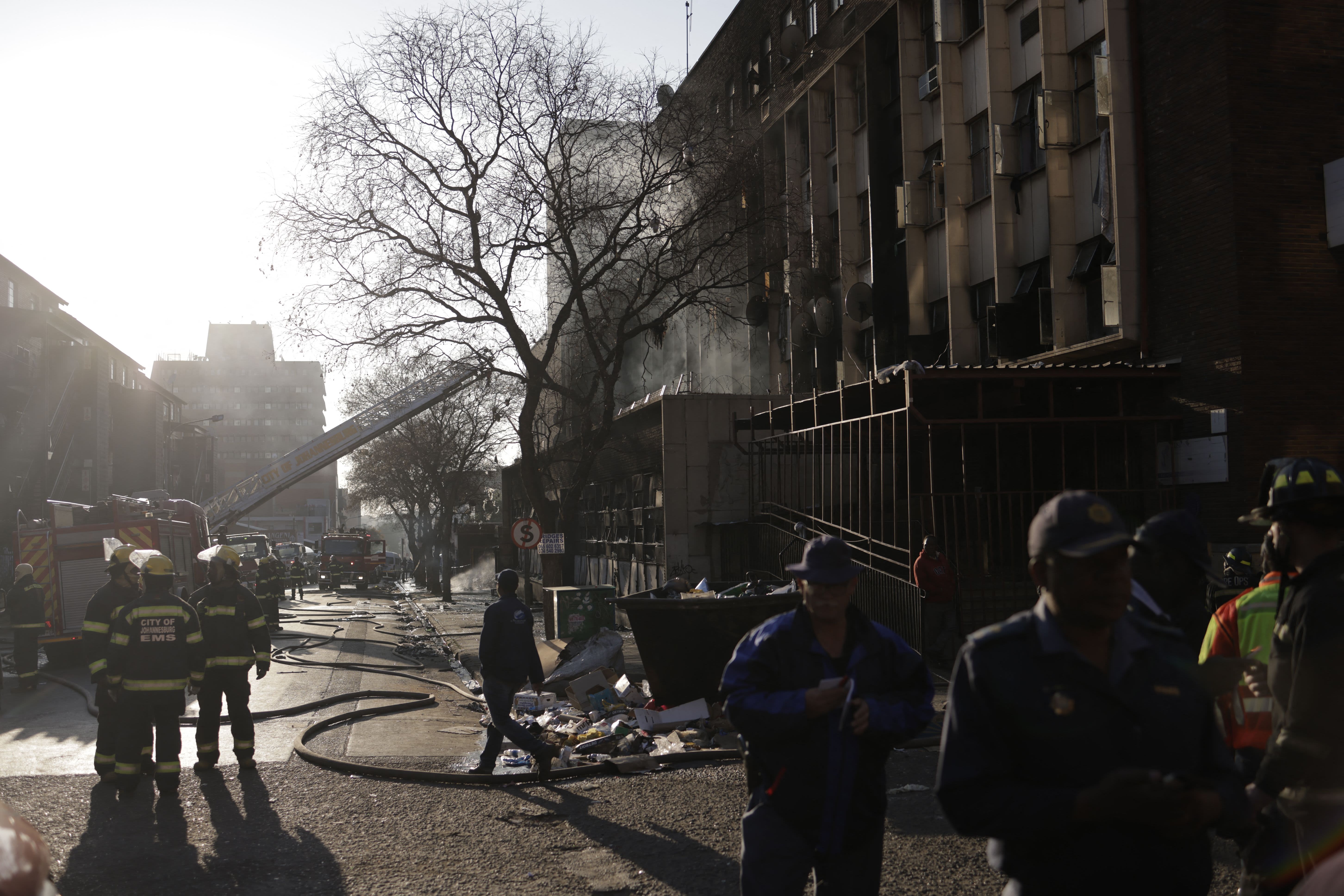 남아프리카공화국 요하네스버그에서 건물 화재로 60명 이상이 사망했다.