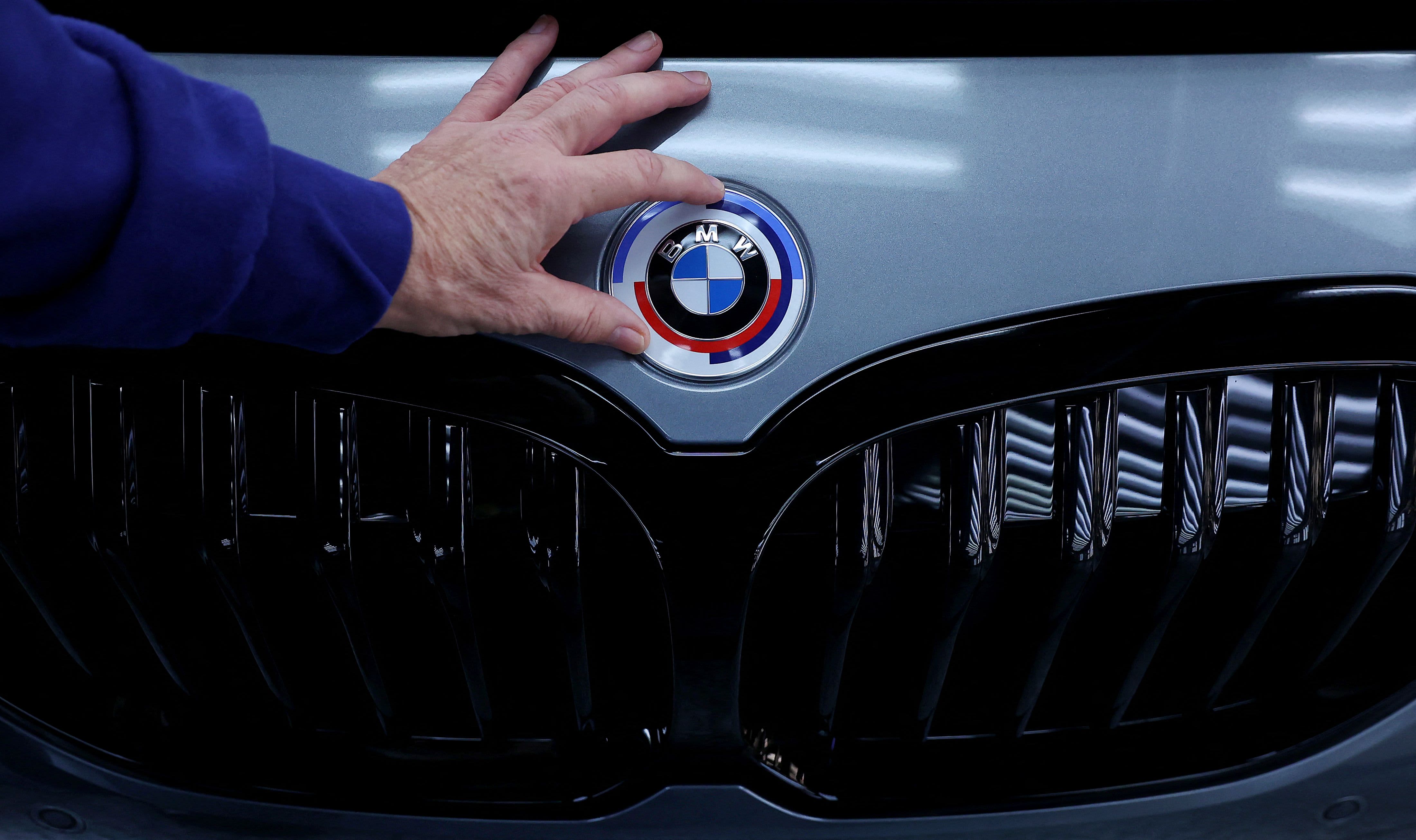 Der deutsche Autohersteller BMW stellt ein neues Elektroauto vor