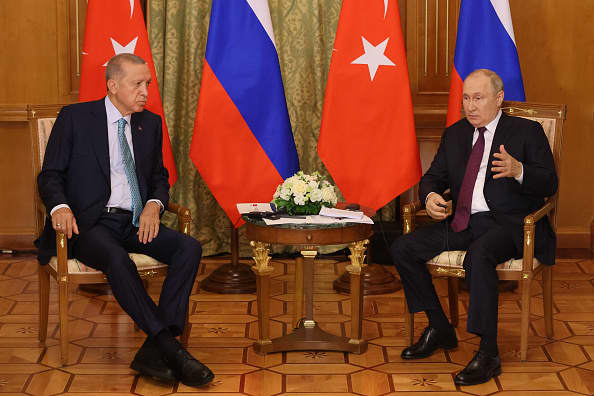 Erdoğan, Putin görüşmesinin ardından Karadeniz tahıl anlaşmasının yeniden canlandırılabileceğini söyledi