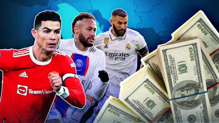 ¿Por qué Arabia Saudita está invirtiendo miles de millones de dólares en el fútbol profesional?