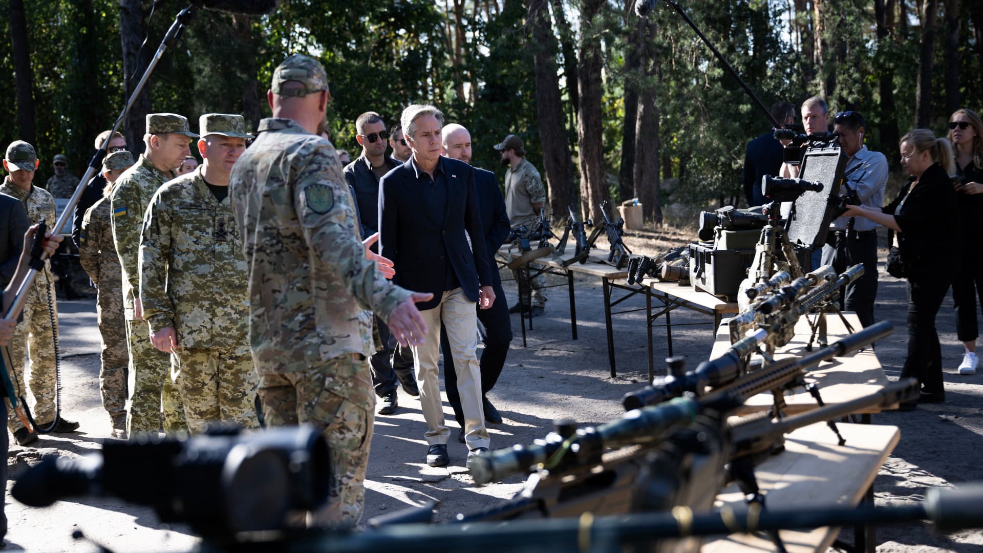 US Secretary of State Antony Blinken looks at weapons while he tours a State Border Guard of Ukraine Detached Commandant Office of Security and Resource Supply site September 7, 2023, in the Kyiv Oblast.