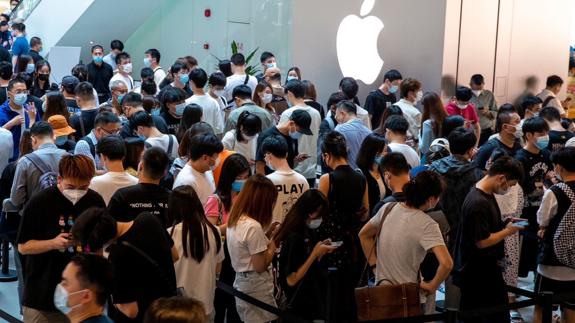 iPhone 15 sales look like they're starting off slow in China ahead of a critical holiday season