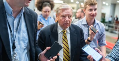  Graham says 'I'll do the same thing' despite Trump grand jury calling for charges