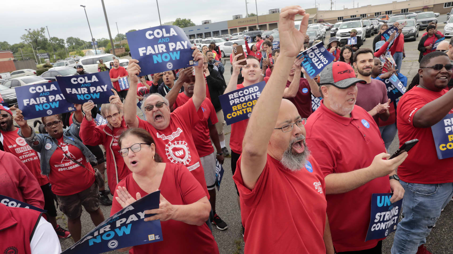 Stellantis offers raises, inflation protection measures to UAW as strikes continue