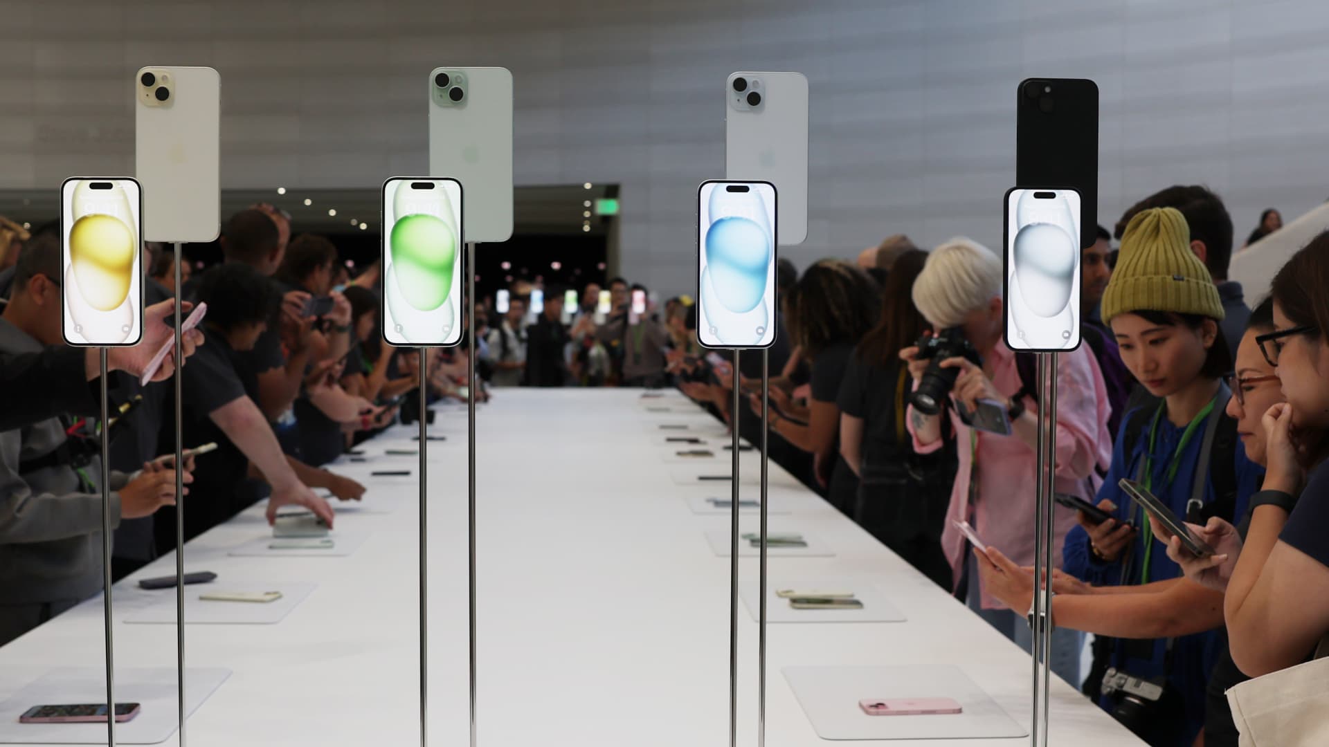 Attendees look at brand-new Apple products during an Apple event at the Steve Jobs Theater at Apple Park in Cupertino, California, Sept. 12, 2018.
