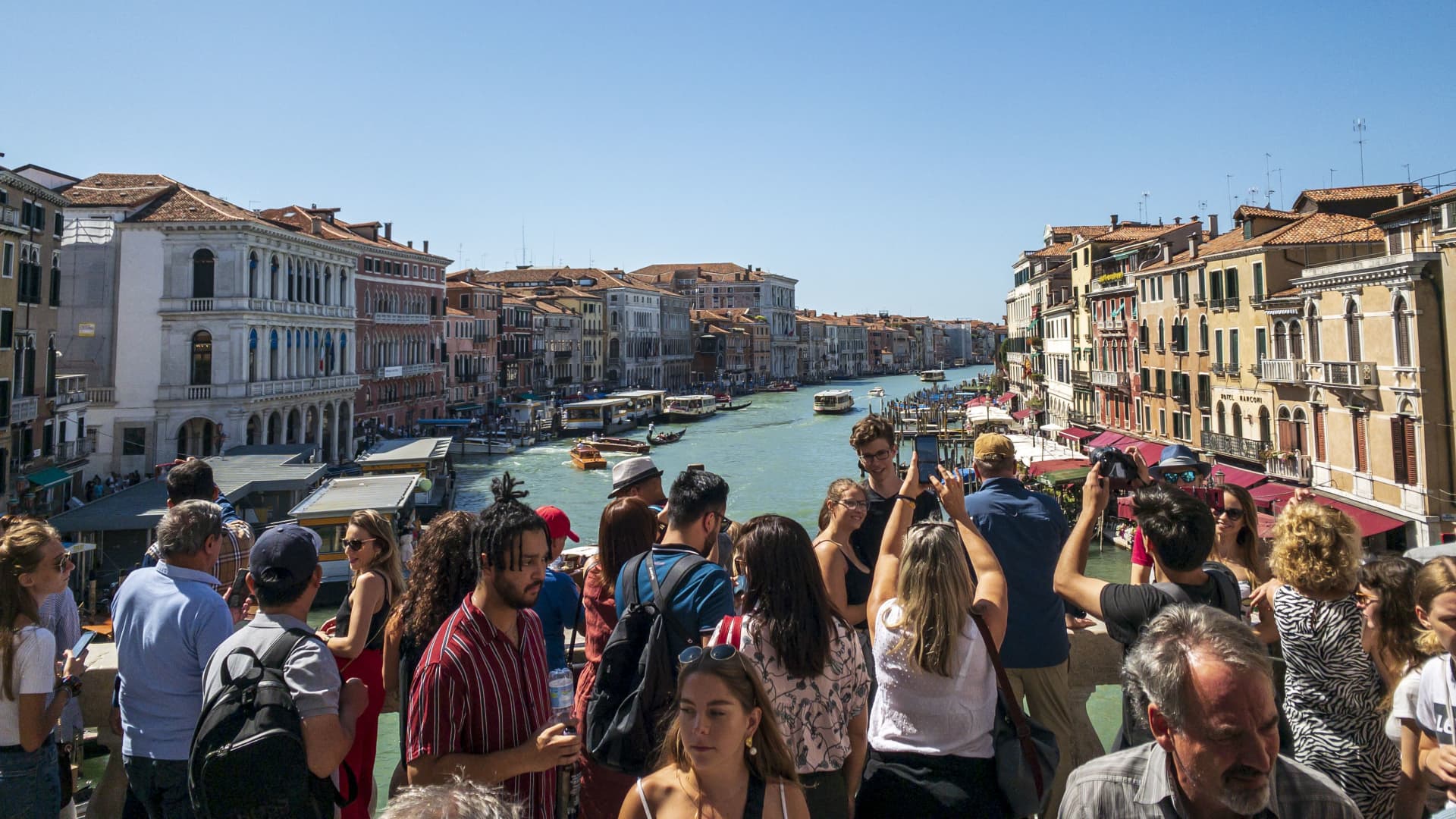 Years in the making, Venice approves a $5 tax on daytrippers