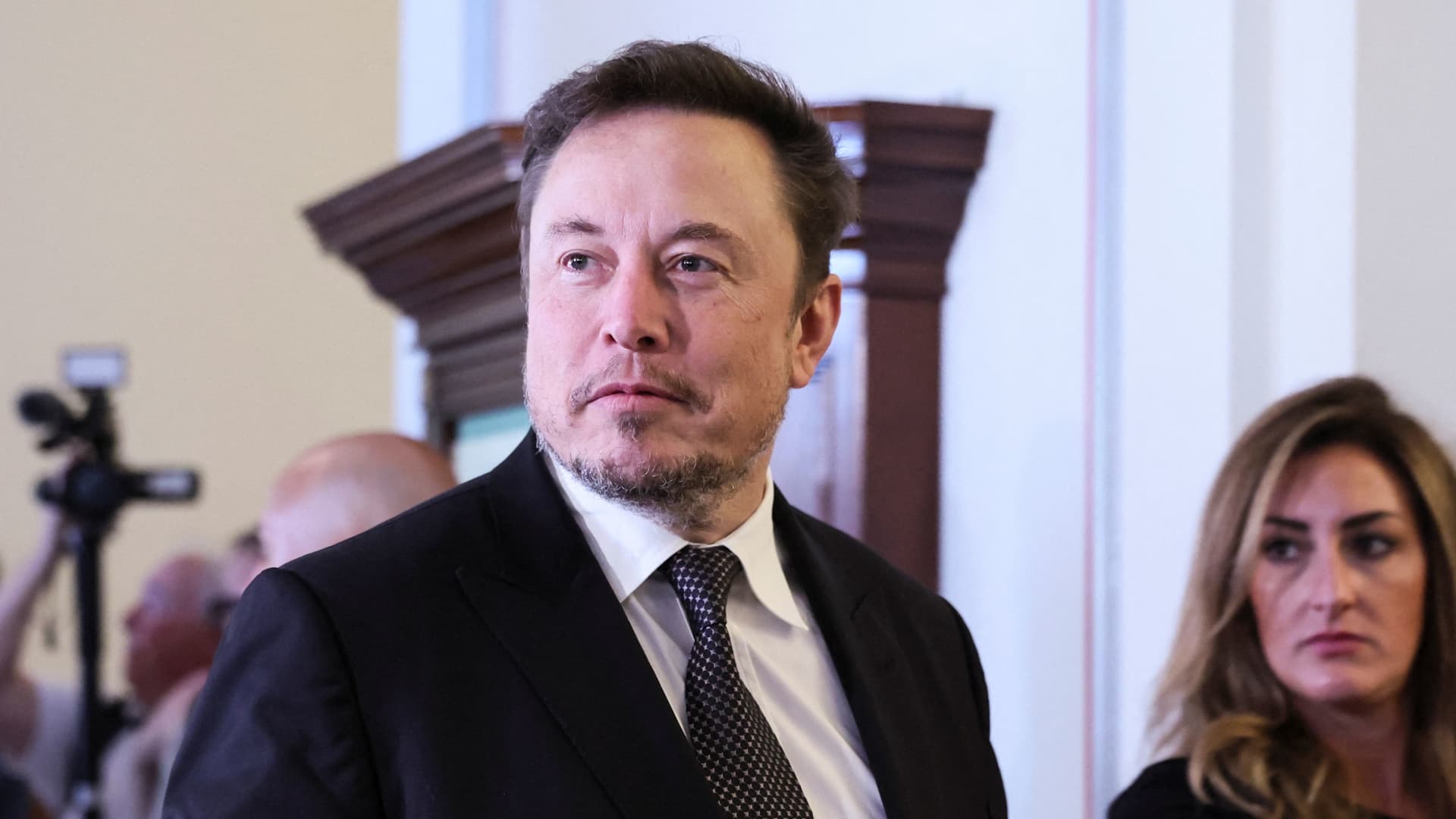 White House slams Musk 'antisemitic rhetoric,' says 'foolish' to drop SpaceX contracts