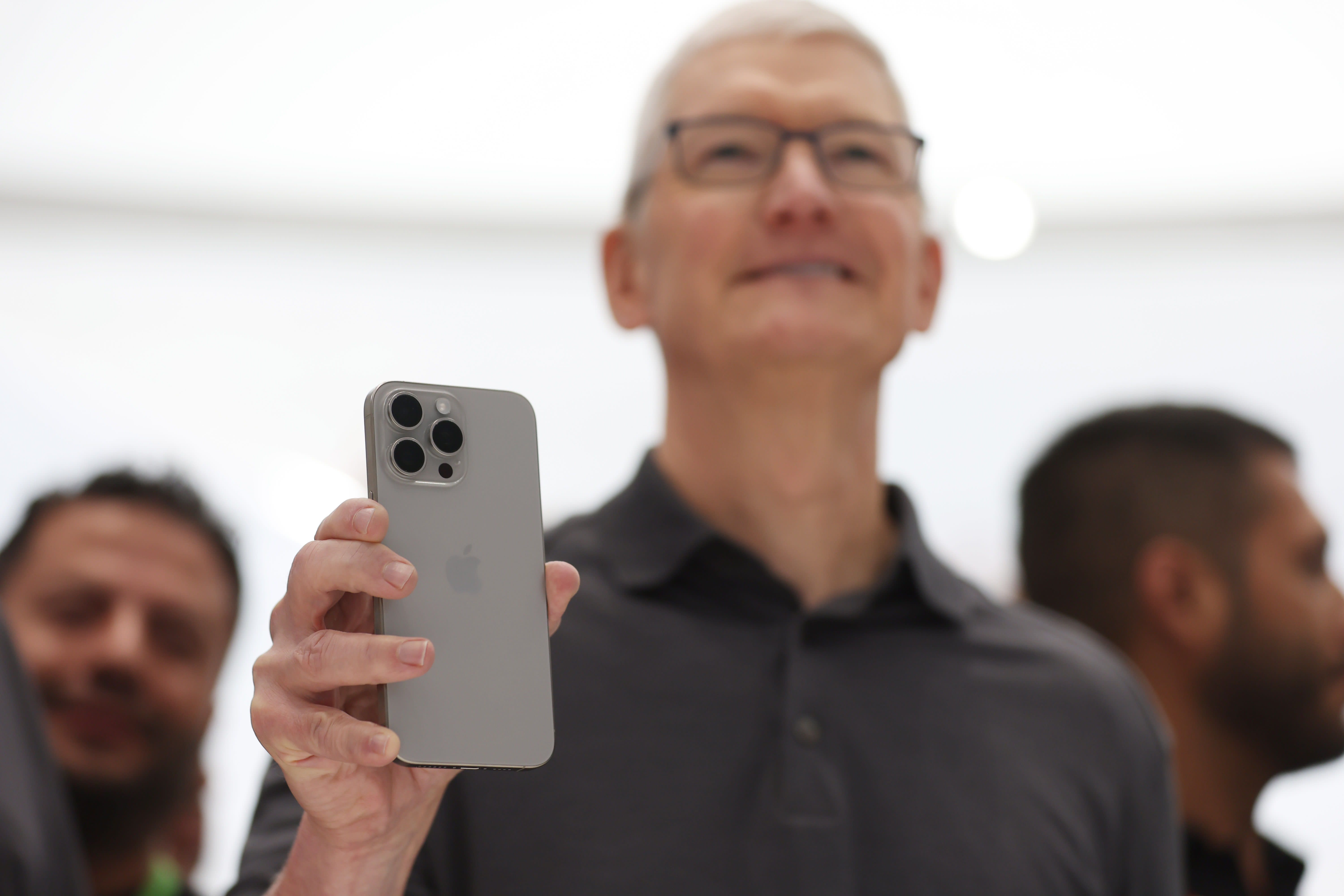 Apple-CEO Tim Cook bezoekt China terwijl de iPhone 15 een moeizame start tegemoet gaat
