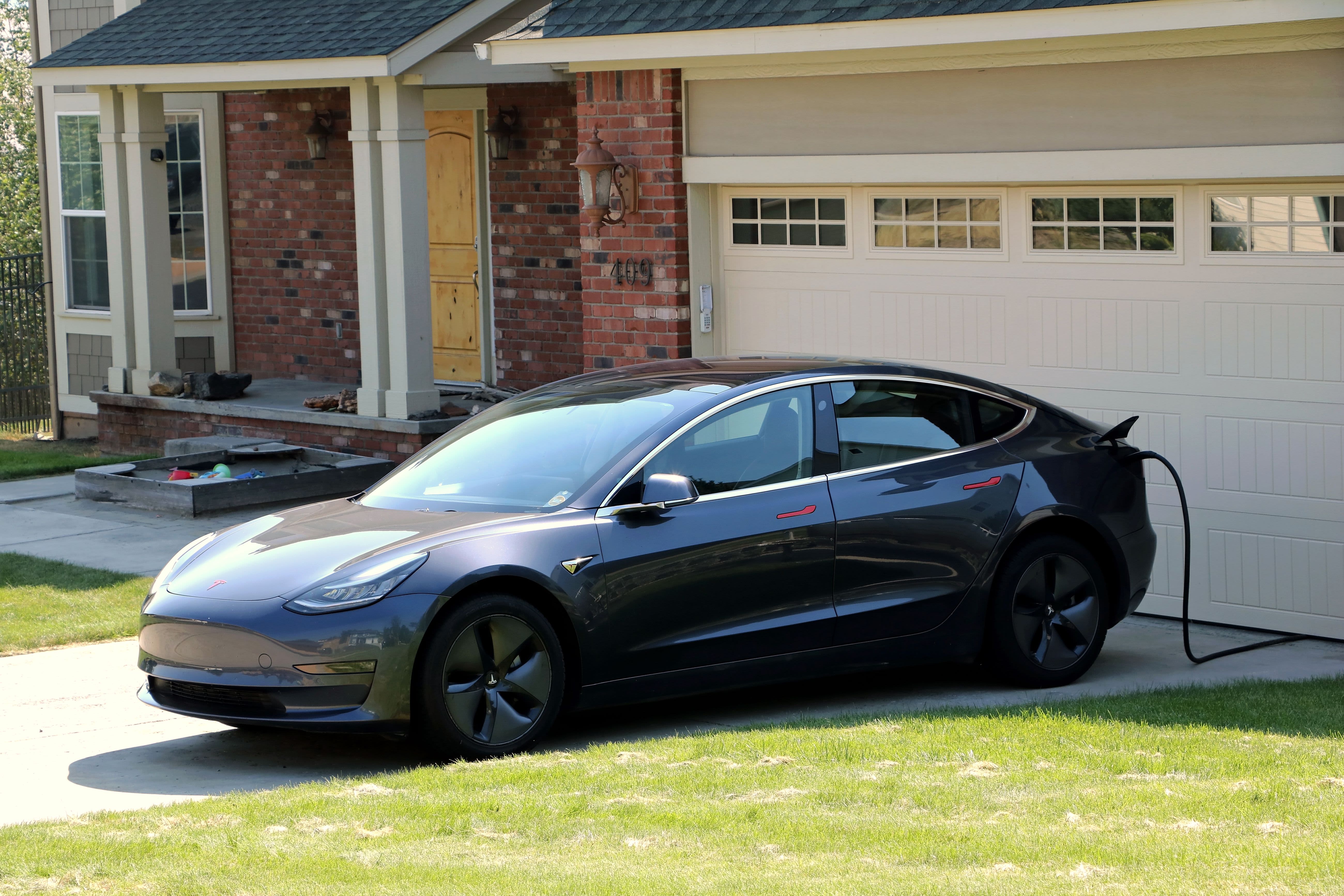 New Tesla Home Charger Works With Non-Tesla Electric Cars