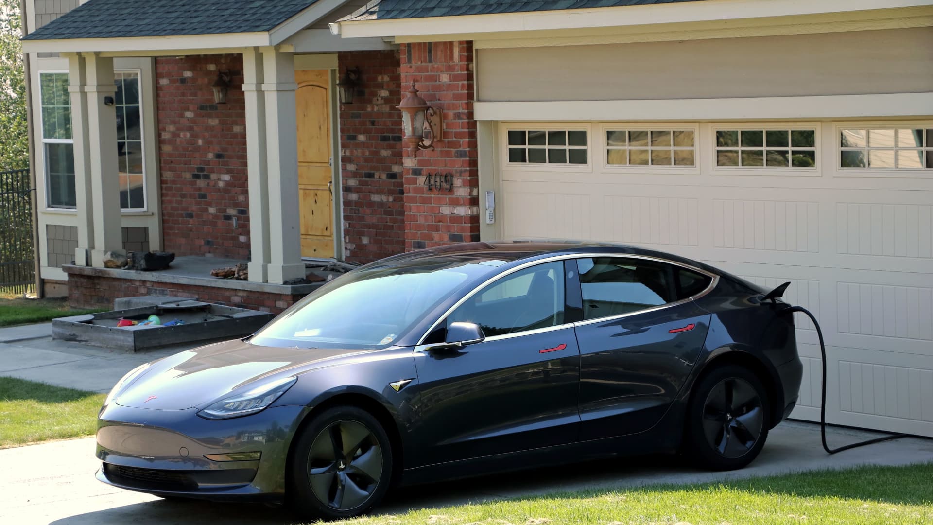 How Do You Charge an EV at Home?
