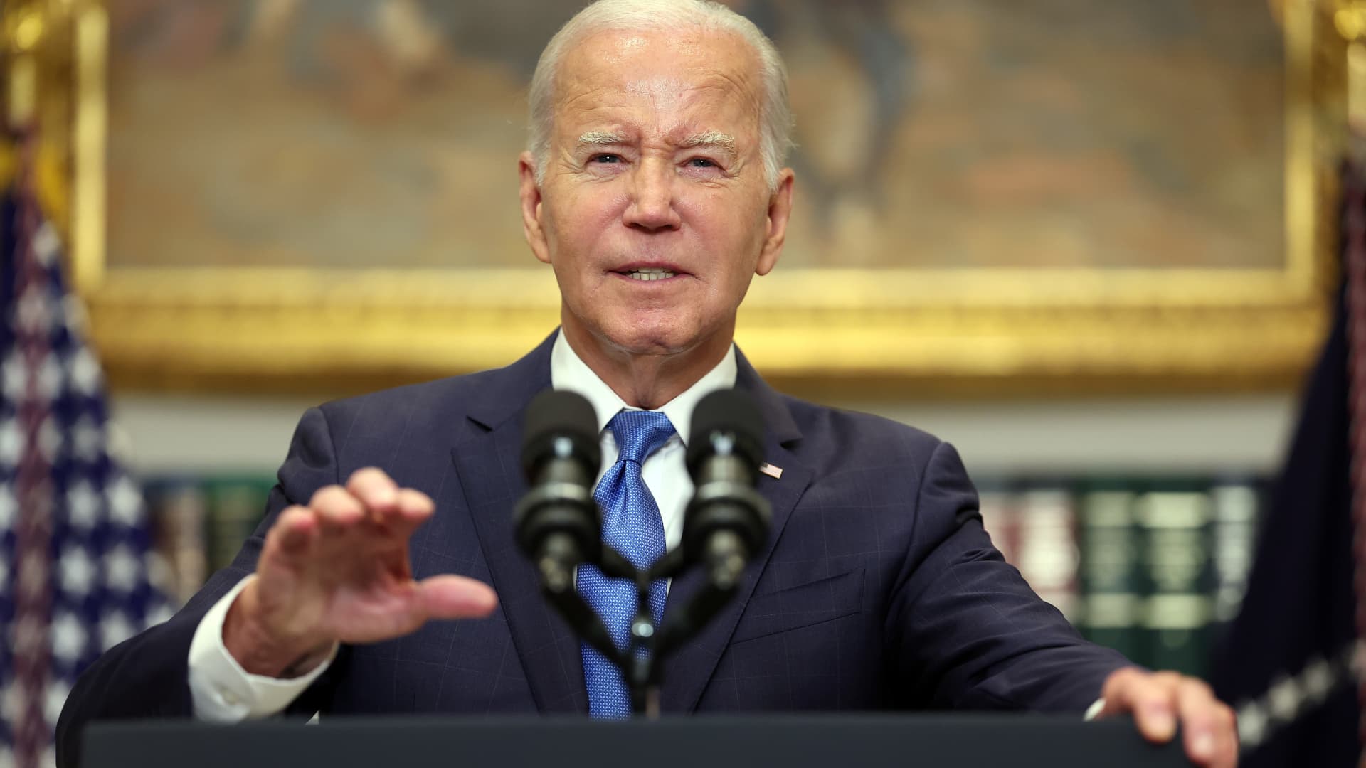 Biden says report income ought to guarantee report contracts as UAW strikes Ford, GM and Stellantis vegetation