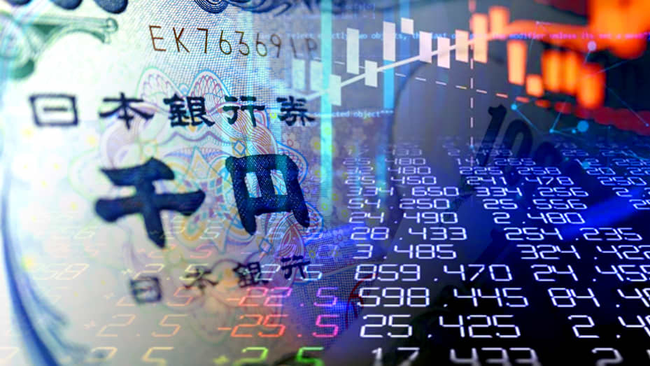 Fotografía editorial sin fecha que combina imágenes de billetes en yenes japoneses con indicadores del mercado de valores.