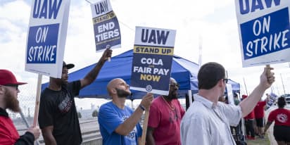 Where key issues stand as UAW closes in on extended strikes against automakers