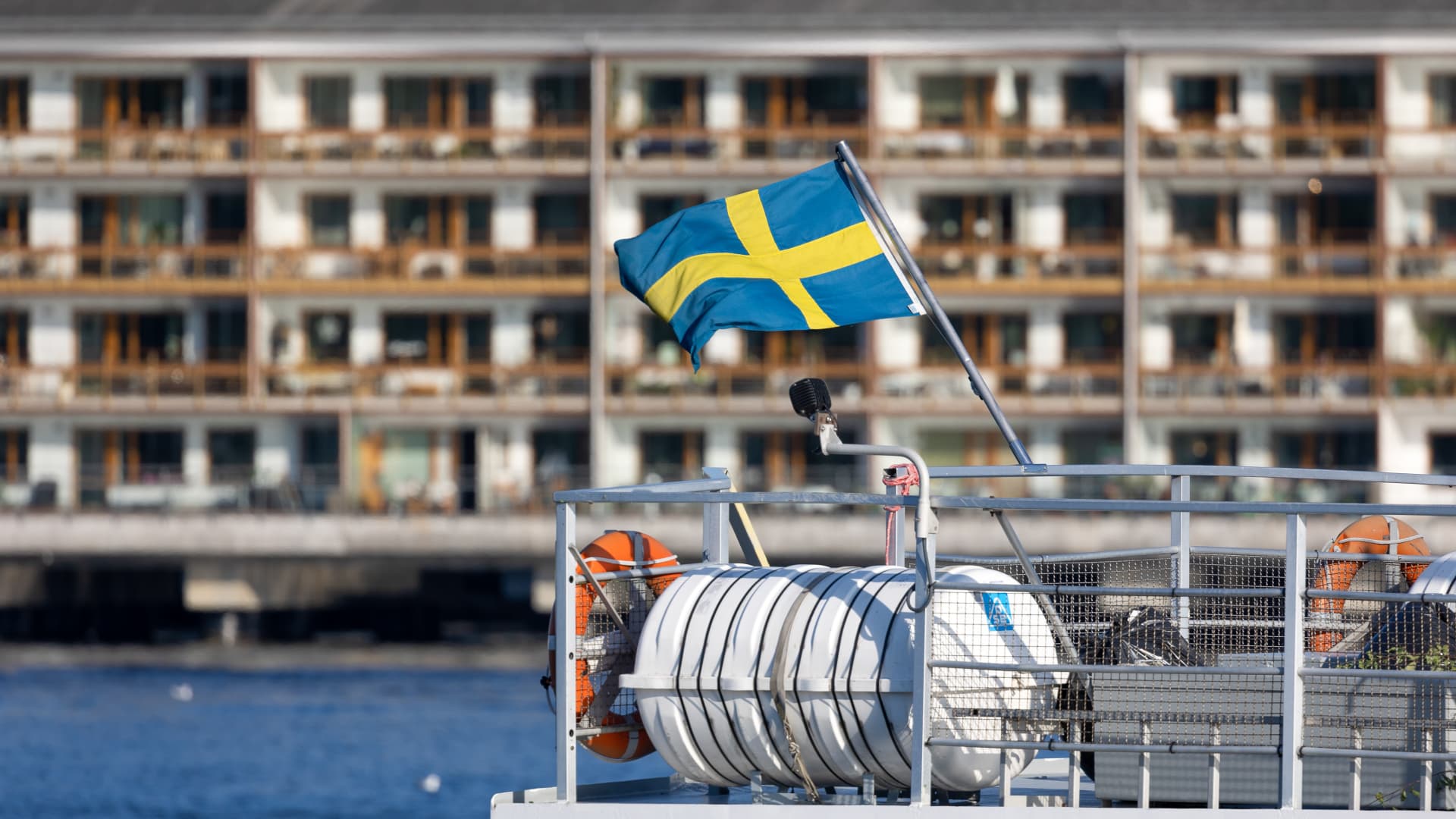 Sweden’s central bank raises rates to 4%, in line with expectations