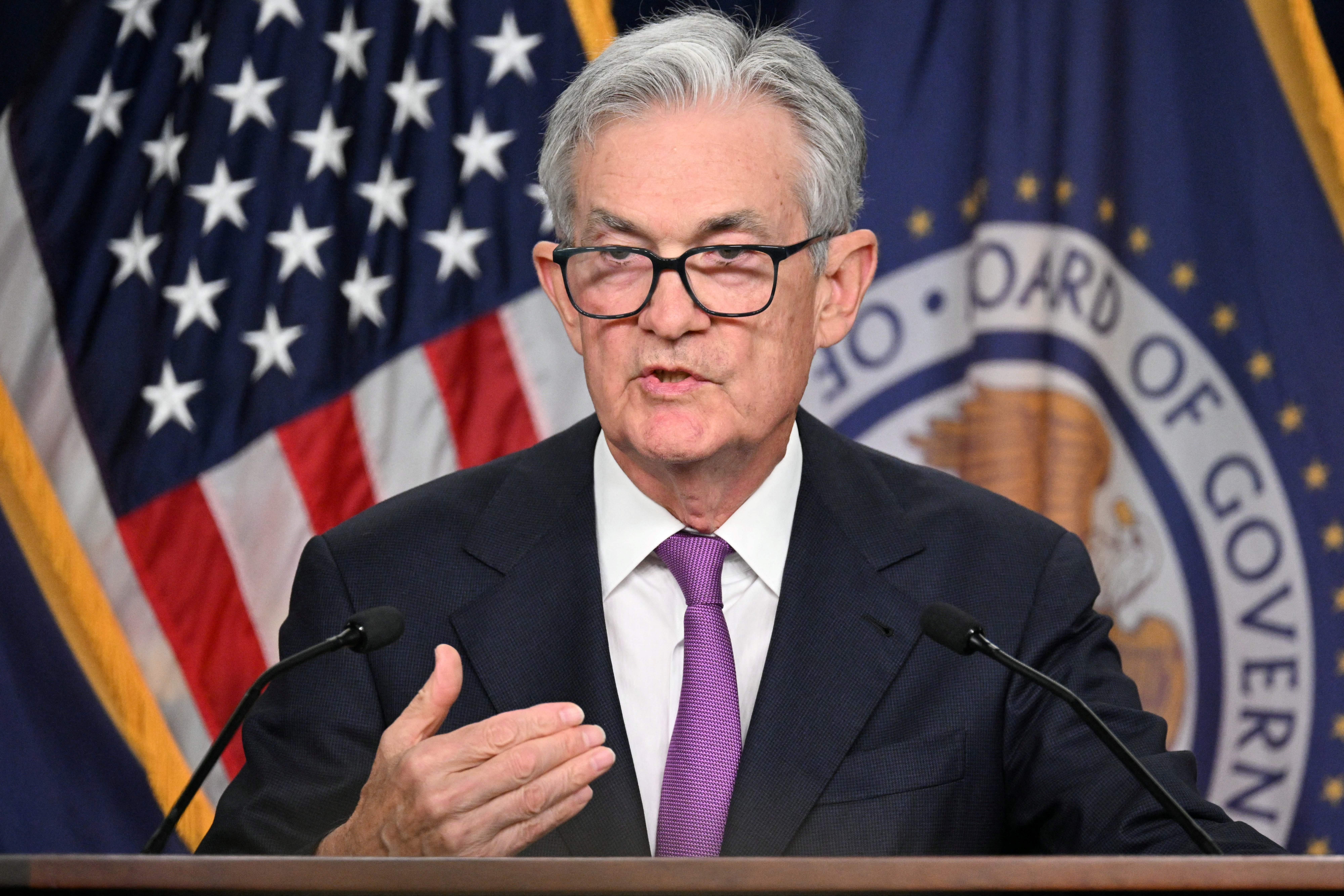 Powell diz que “não está confiante” que Fed tenha feito o suficiente para reduzir a inflação