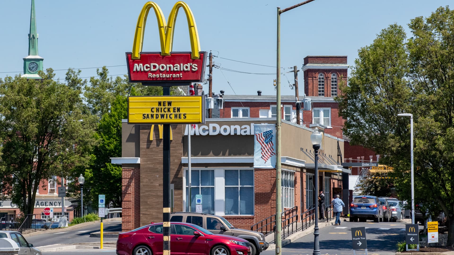 McDonald's to raise royalty fees for new franchised restaurants for first time in nearly 30 years