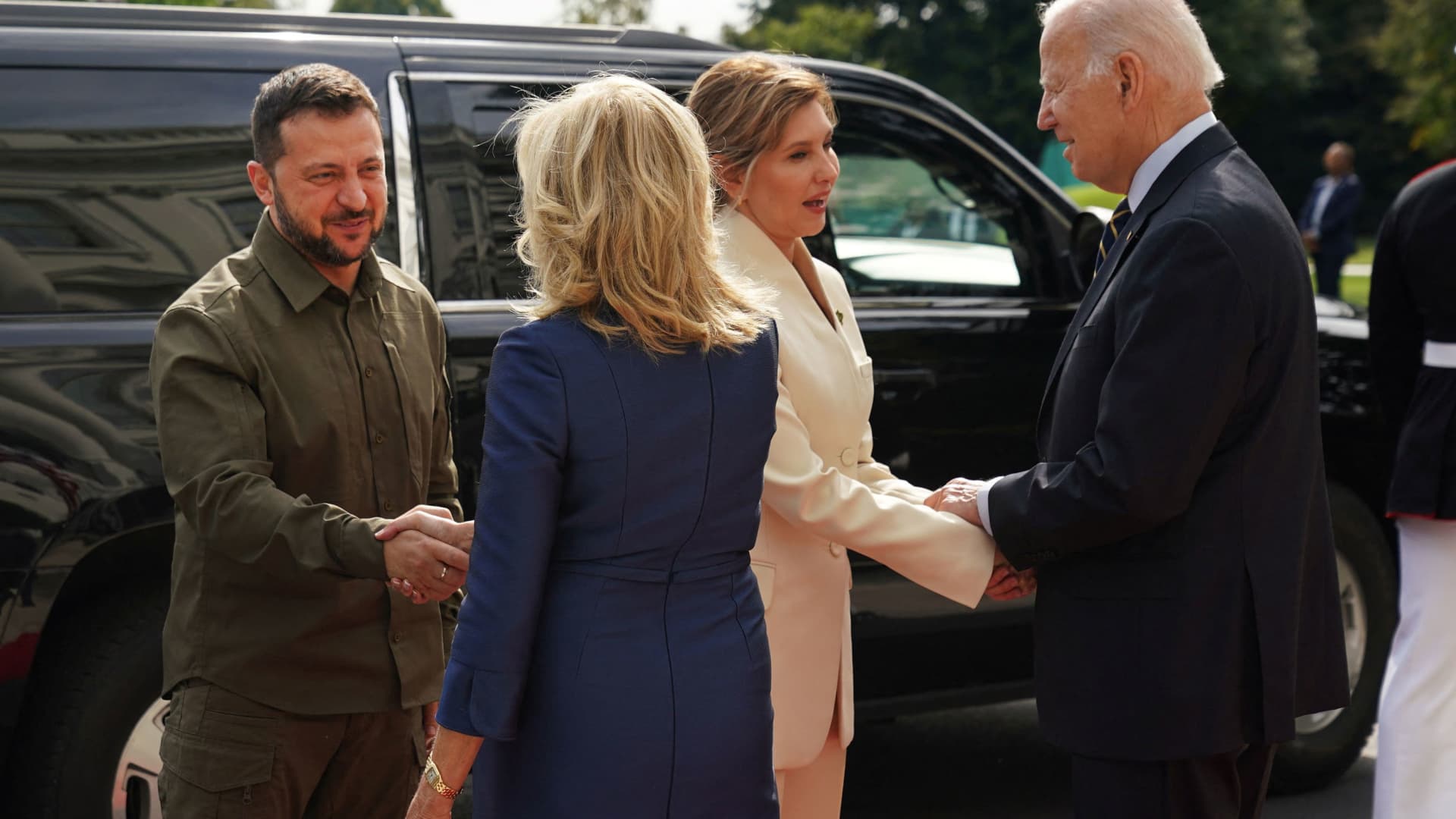 U.S.President Joe Biden and first lady Jill Biden welcome Ukrainian President Volodymyr Zelenskyy and his wife Olena as they arrive on the South Lawn of the White House in Washington, September 21, 2023.