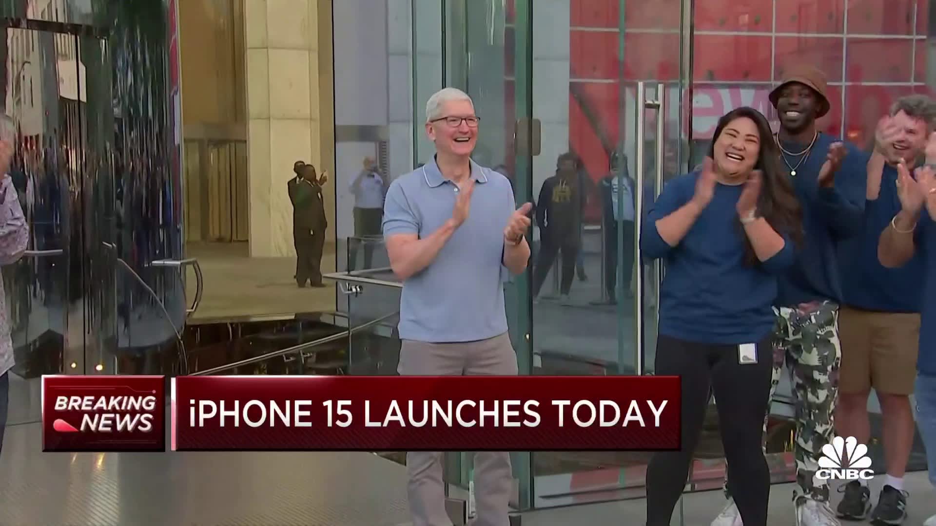iPhone 15 goes on sale: Apple CEO Tim Cook opens Fifth Avenue Apple store