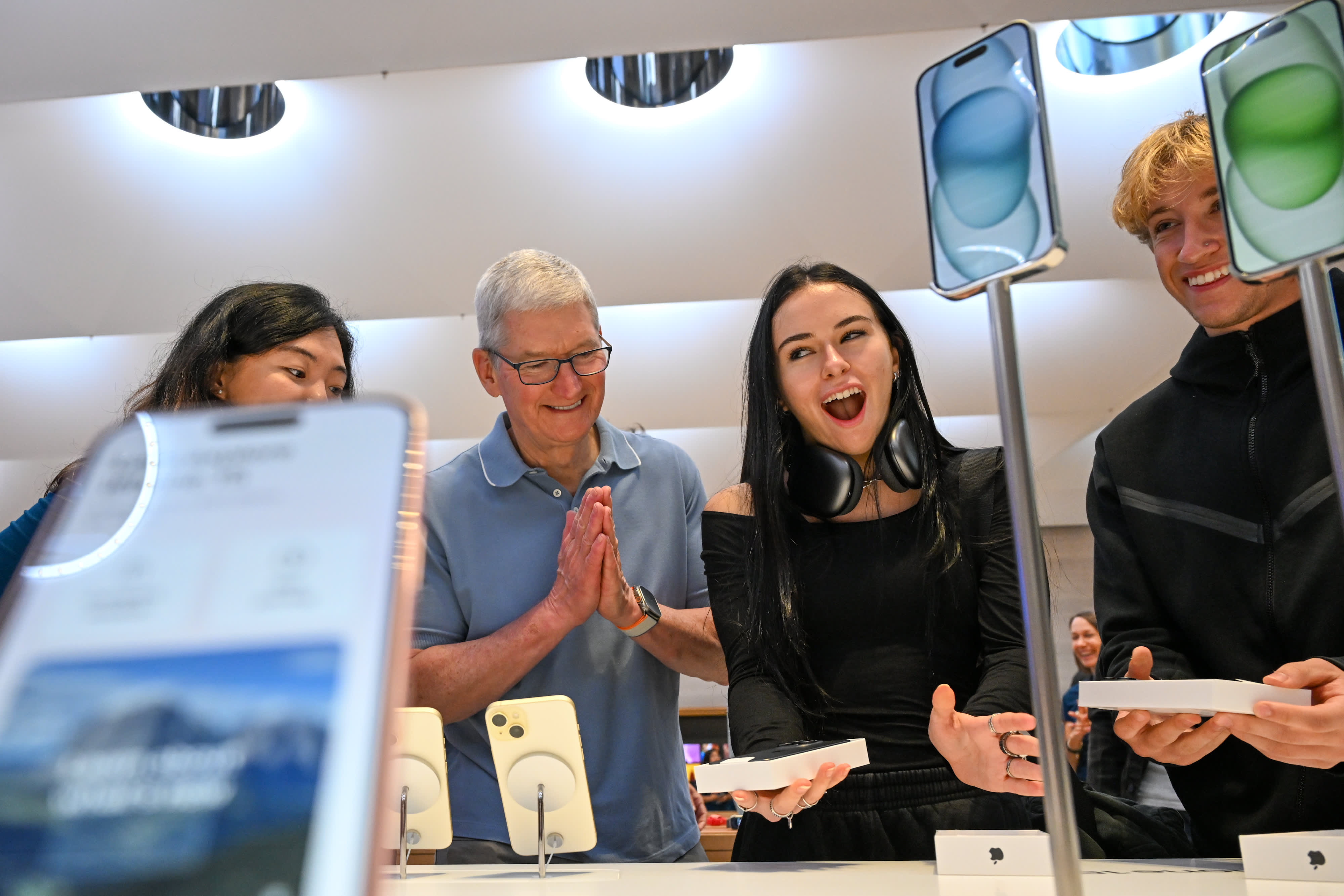 Dyrektor generalny Apple Tim Cook pojawia się w Nowym Jorku, aby świętować premierę iPhone’a 15