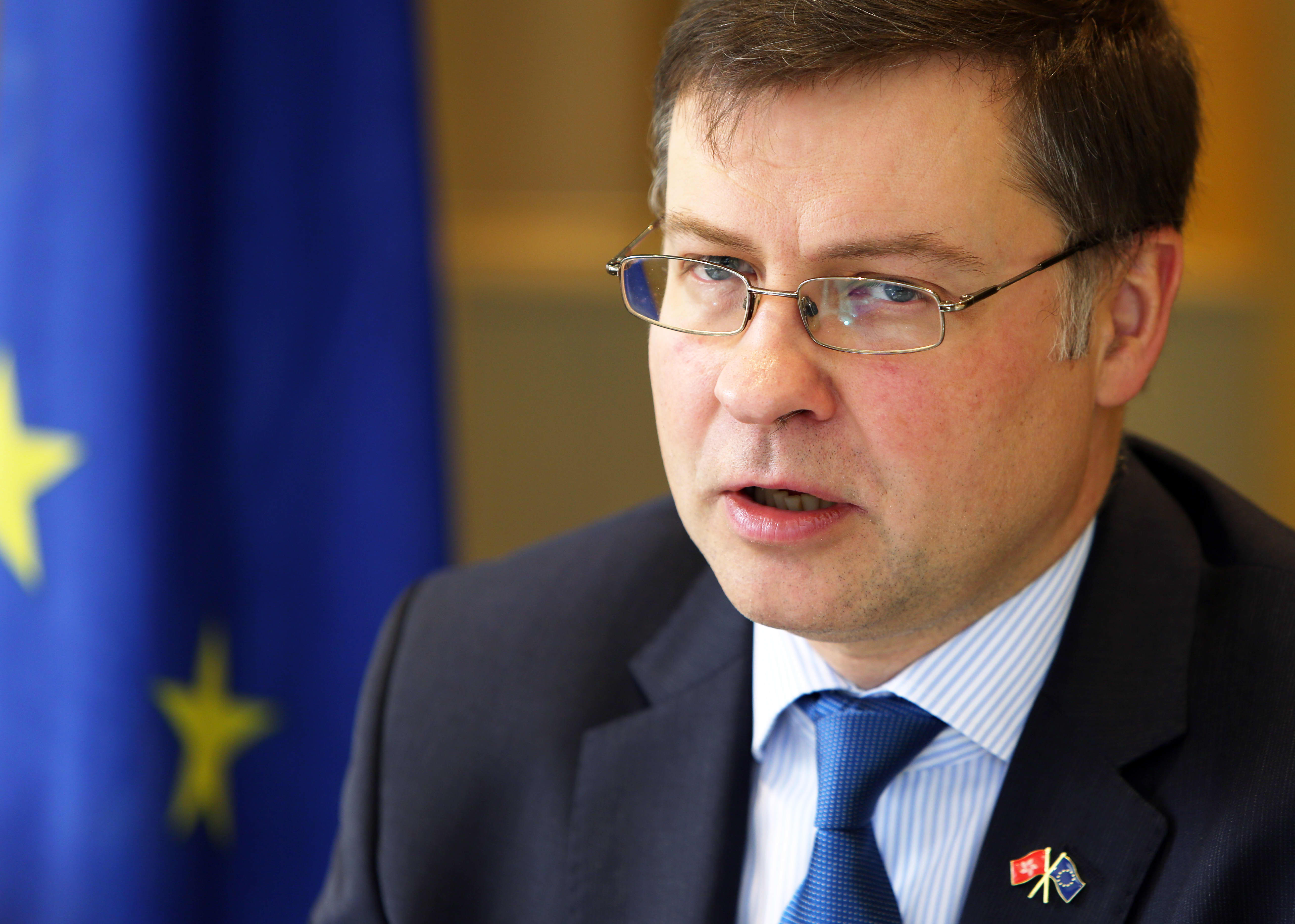 贸易代表东布罗夫斯基斯表示，中欧关系正处于十字路口