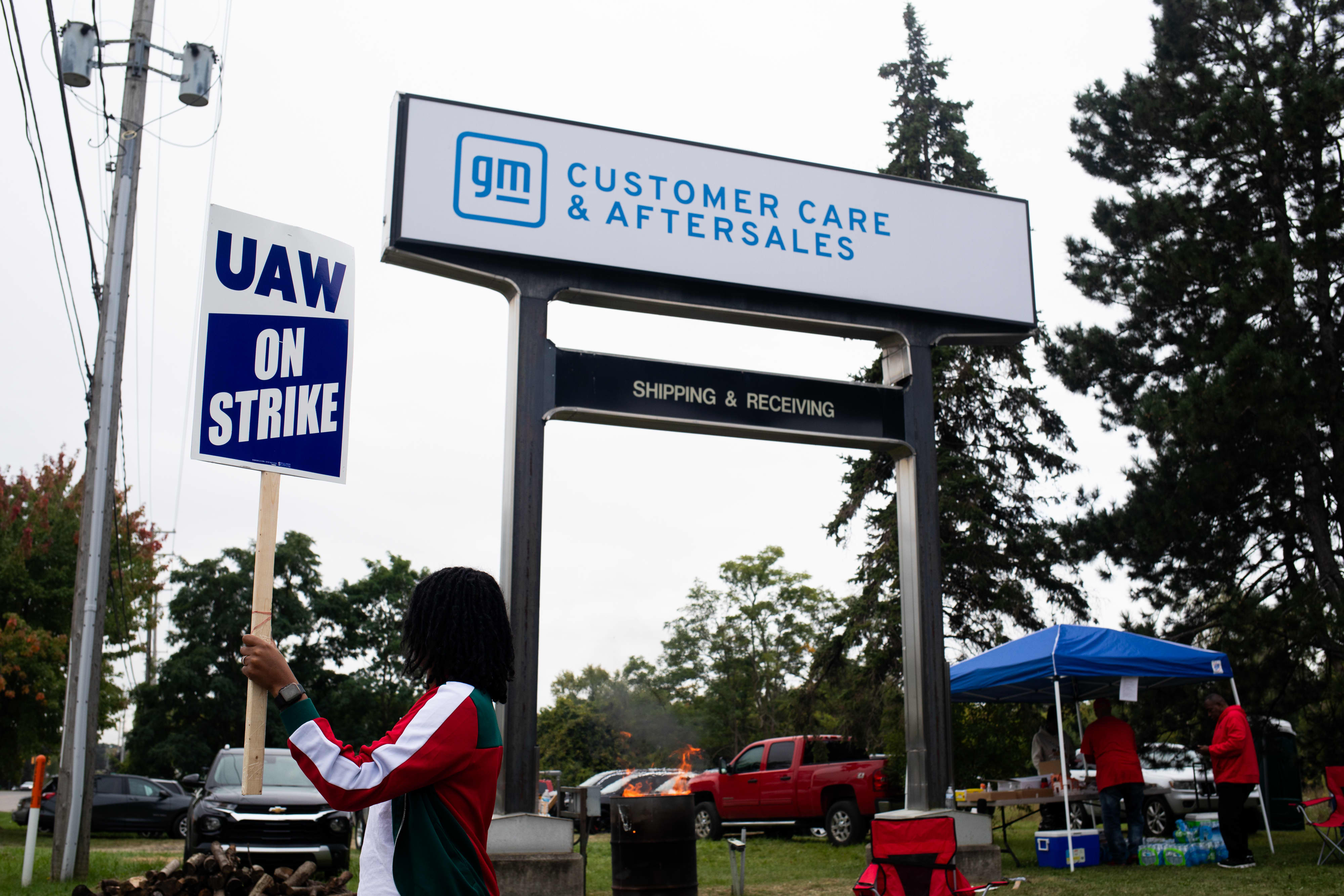Affetcs of UAW strike delaying repair businesses on getting car supplies