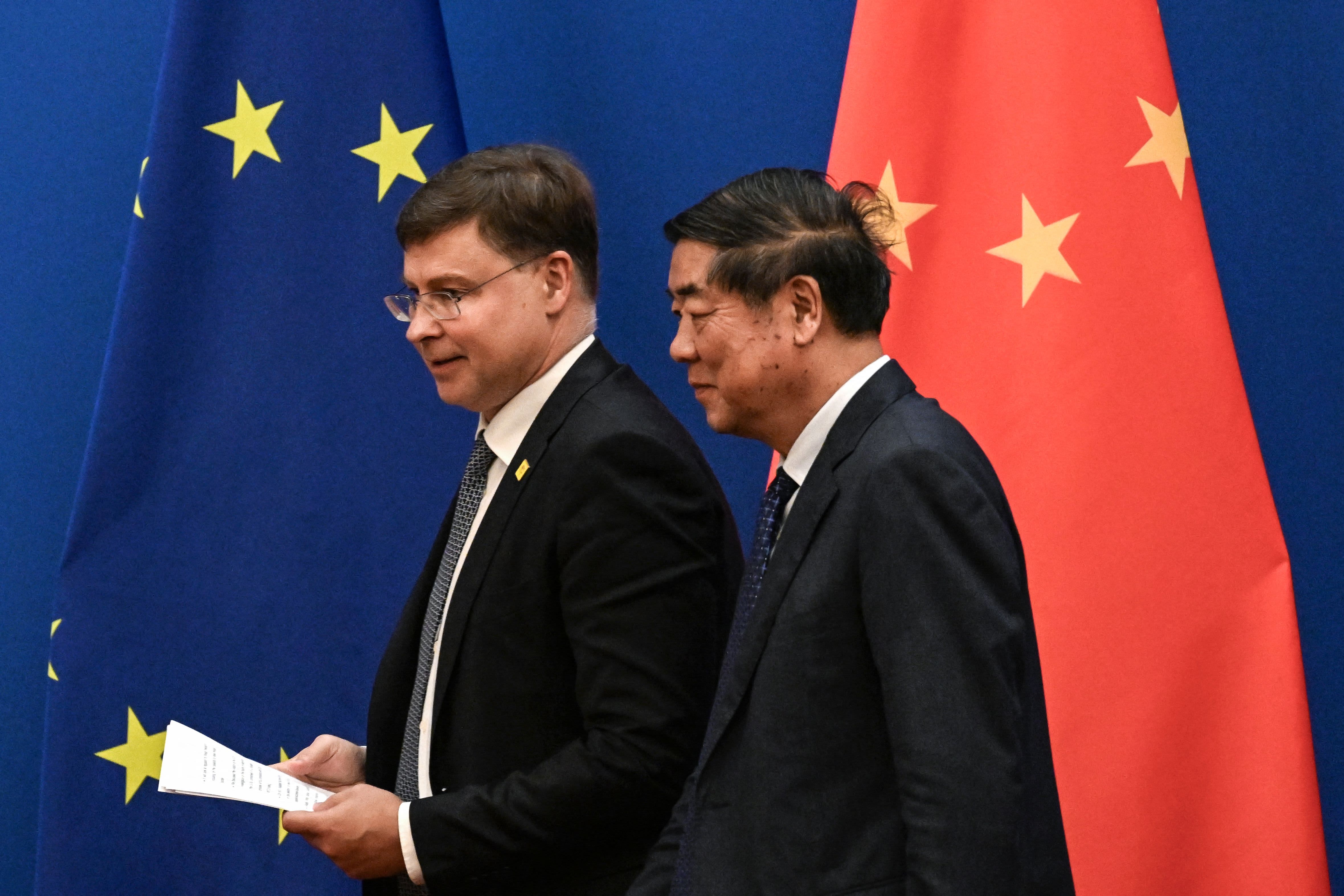 유럽연합(EU) 무역담당 집행위원은 중국 내 전기차 조사 결과를 미리 판단할 수 없다고 밝혔다.