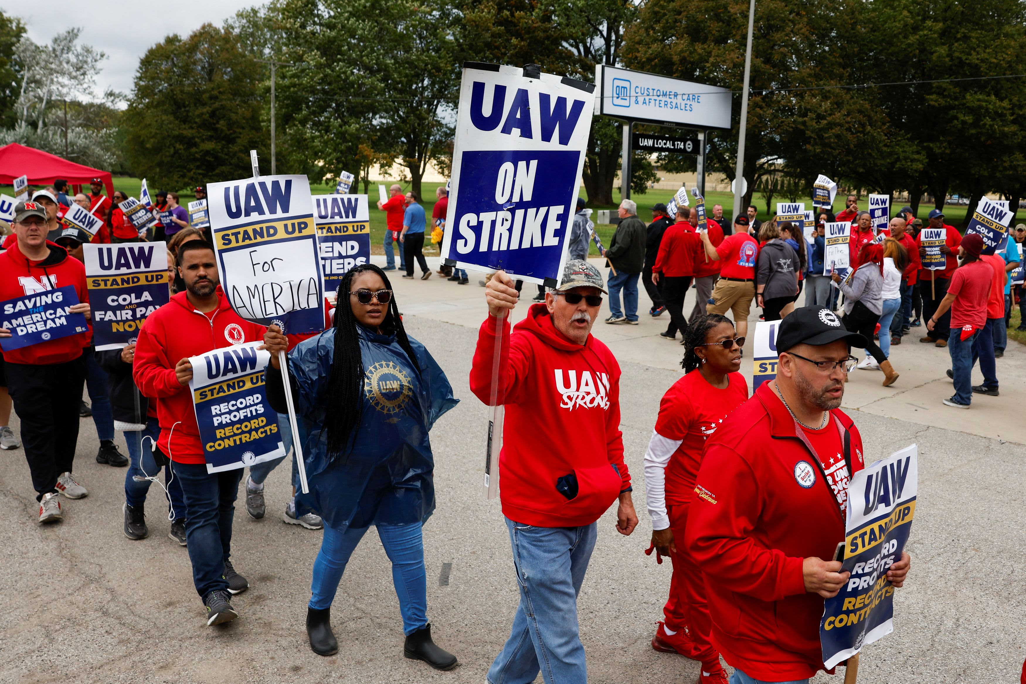 Rising Tensions and Delays Continue Between Detroit Automakers and United Auto Workers Amidst Threat of Expanding Plant Strikes