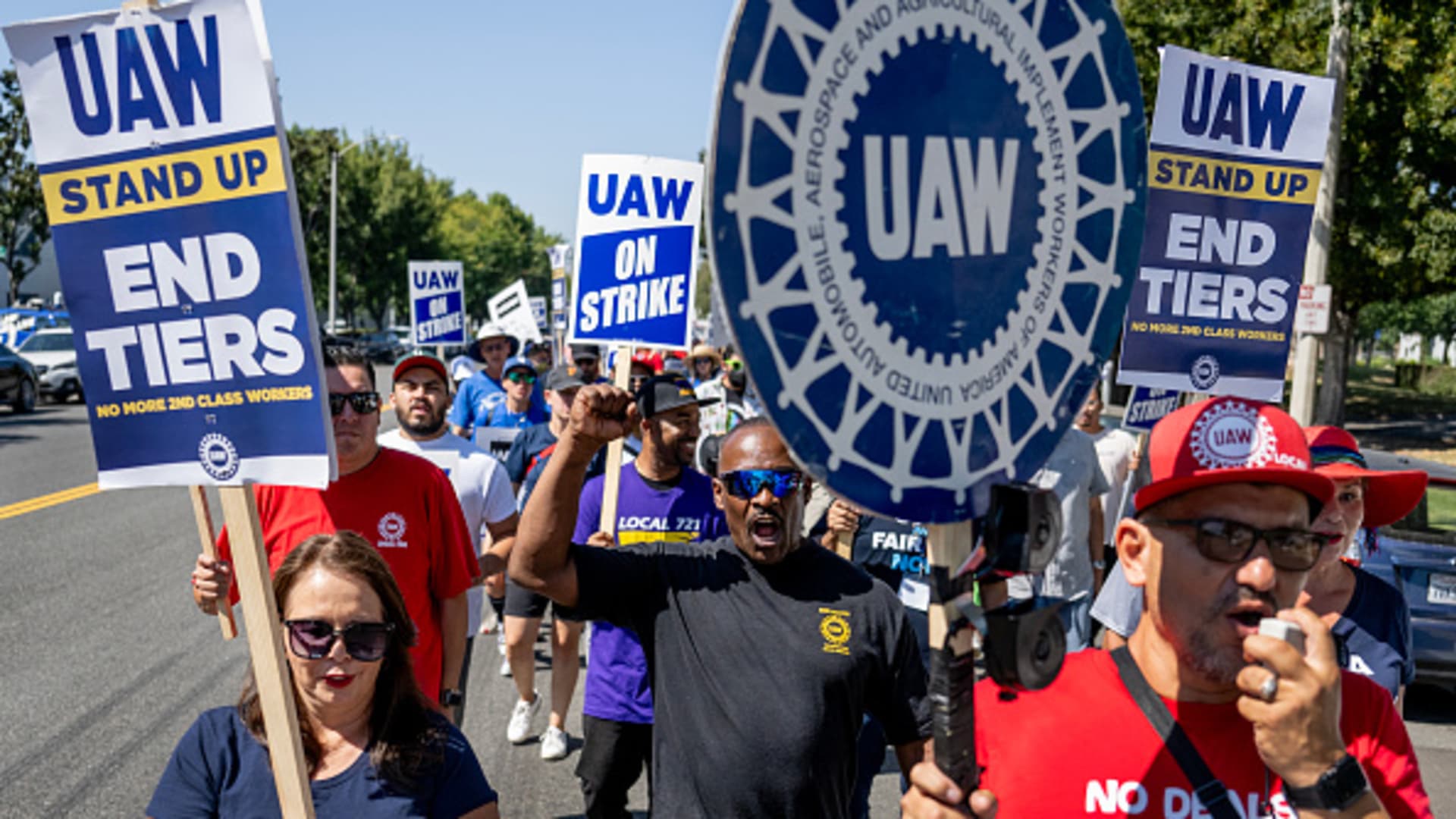 UAW announces new strikes at GM and Ford plants, spares Stellantis citing ‘momentum’ in talks Auto Recent