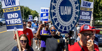 UAW announces new strikes at GM and Ford plants, spares Stellantis