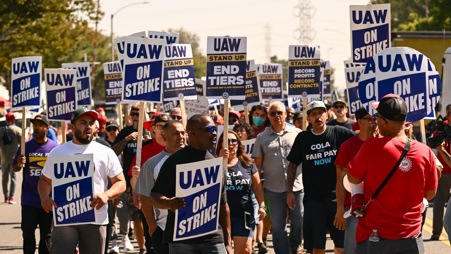 UAW again threatens to expand strikes at Detroit automakers if progress isn't made by Friday