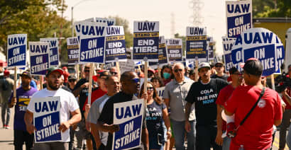 GM secures new $6 billion credit line as UAW strike costs reach $200 million