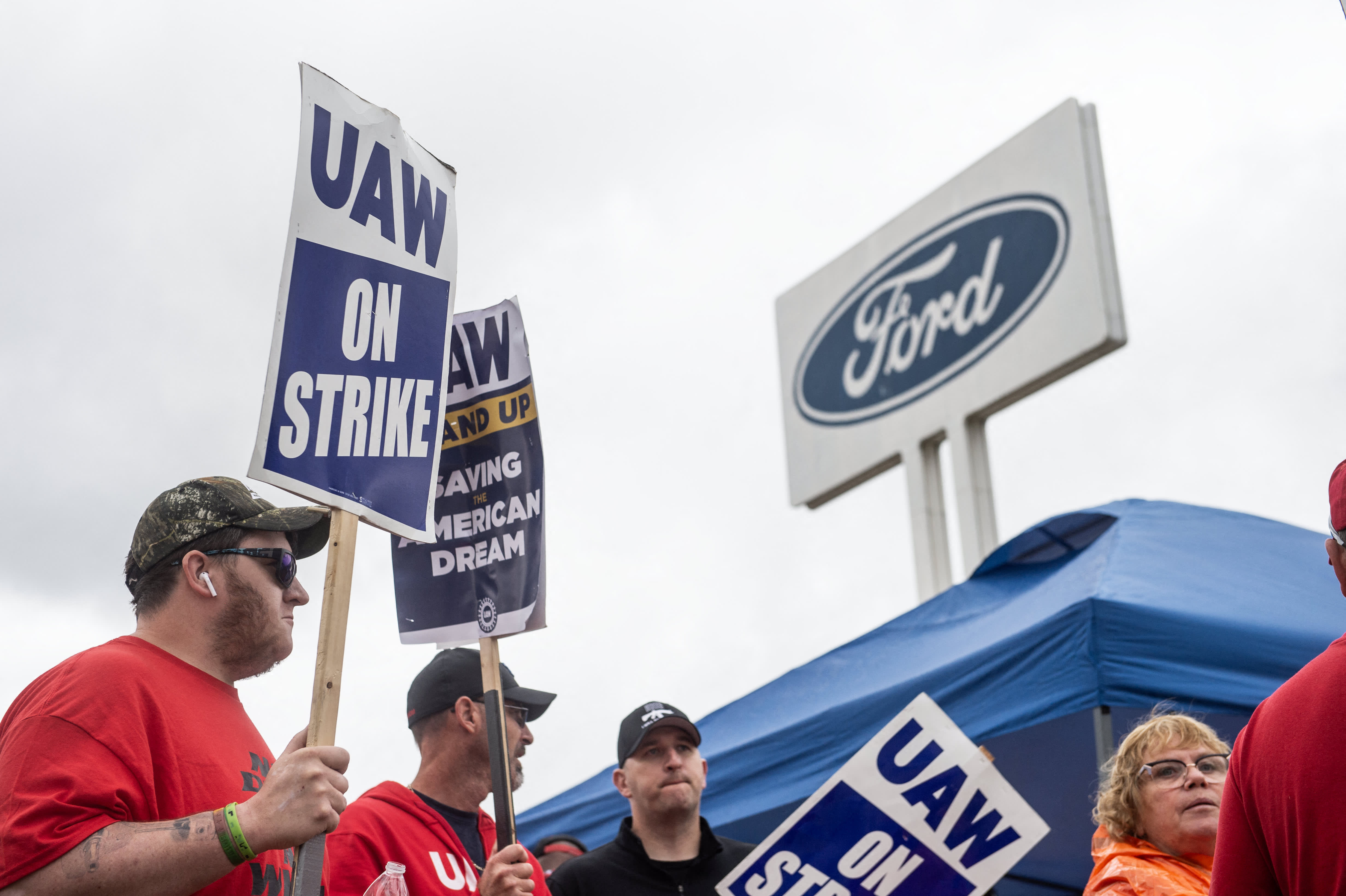 Ford CEO Farley says the UAW is stalling talks on electric vehicle battery factories
