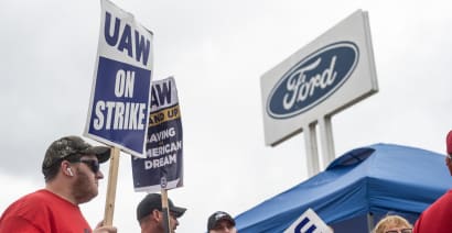 Ford union workers ratify UAW deal, closing negotiations with Detroit automakers