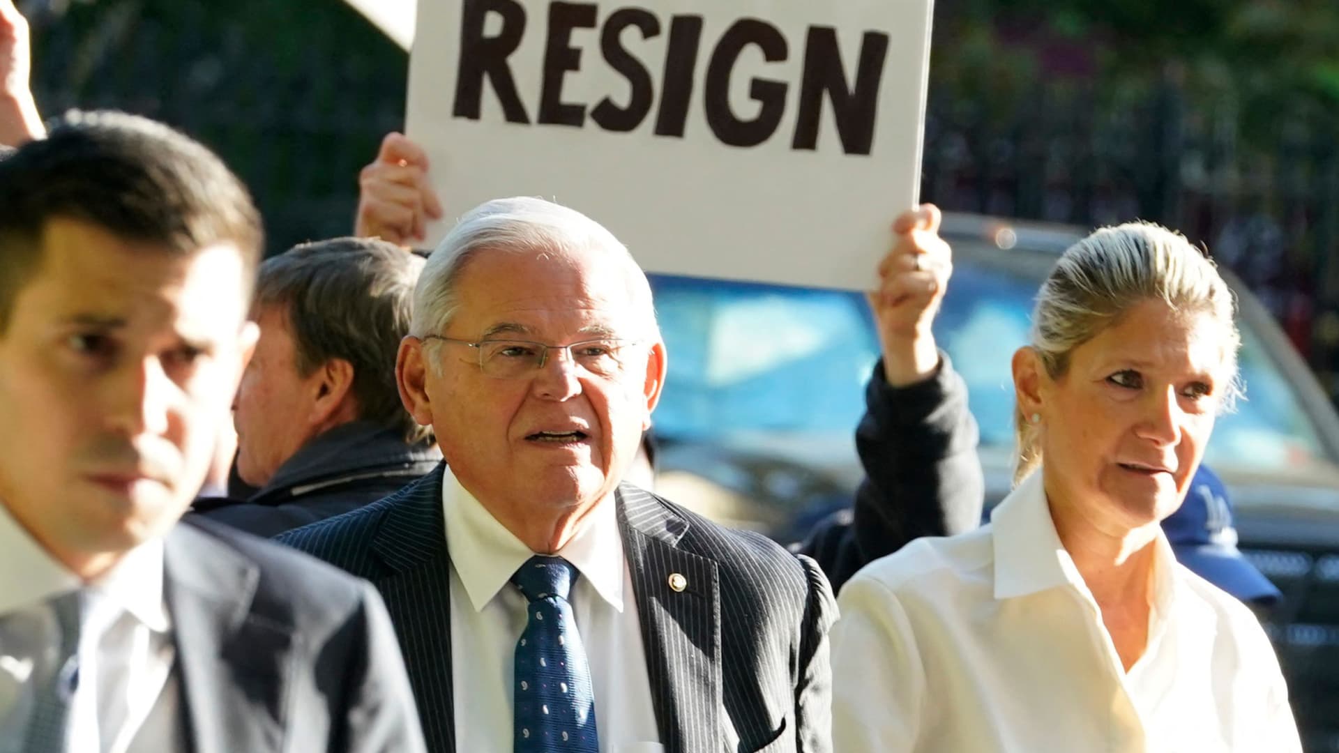 Le sénateur Bob Menendez fait allusion à une potentielle démission suite à une affaire de corruption