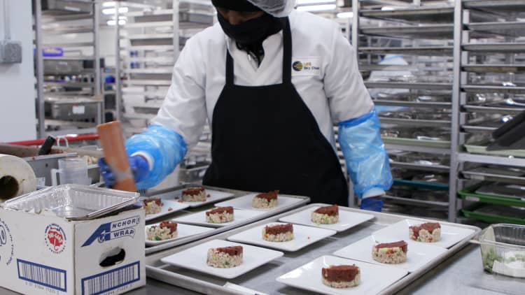 A behind-the-scenes look at how American Airlines makes 15,000 meals a day