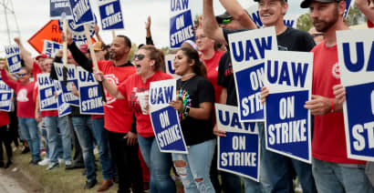 GM, UAW reach tentative agreement to end strike, after union's deal with Ford