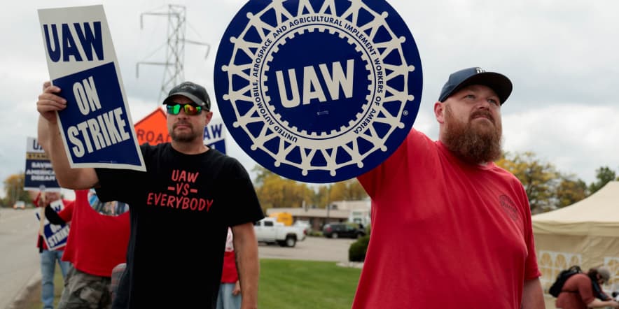 UAW expands strike to crucial GM SUV plant in Texas hours after automaker reports earnings
