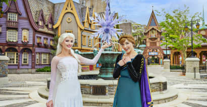 Here's how to see Disney's new 'Frozen' park area before it opens to the public 