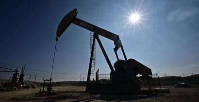 Oil little changed as markets weigh Russian supply woes