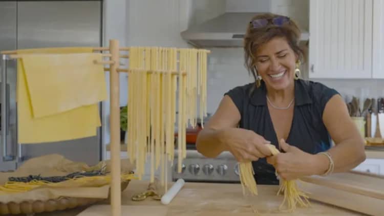 Artisanal pasta maker brings in $10 thousand per month from her passion project