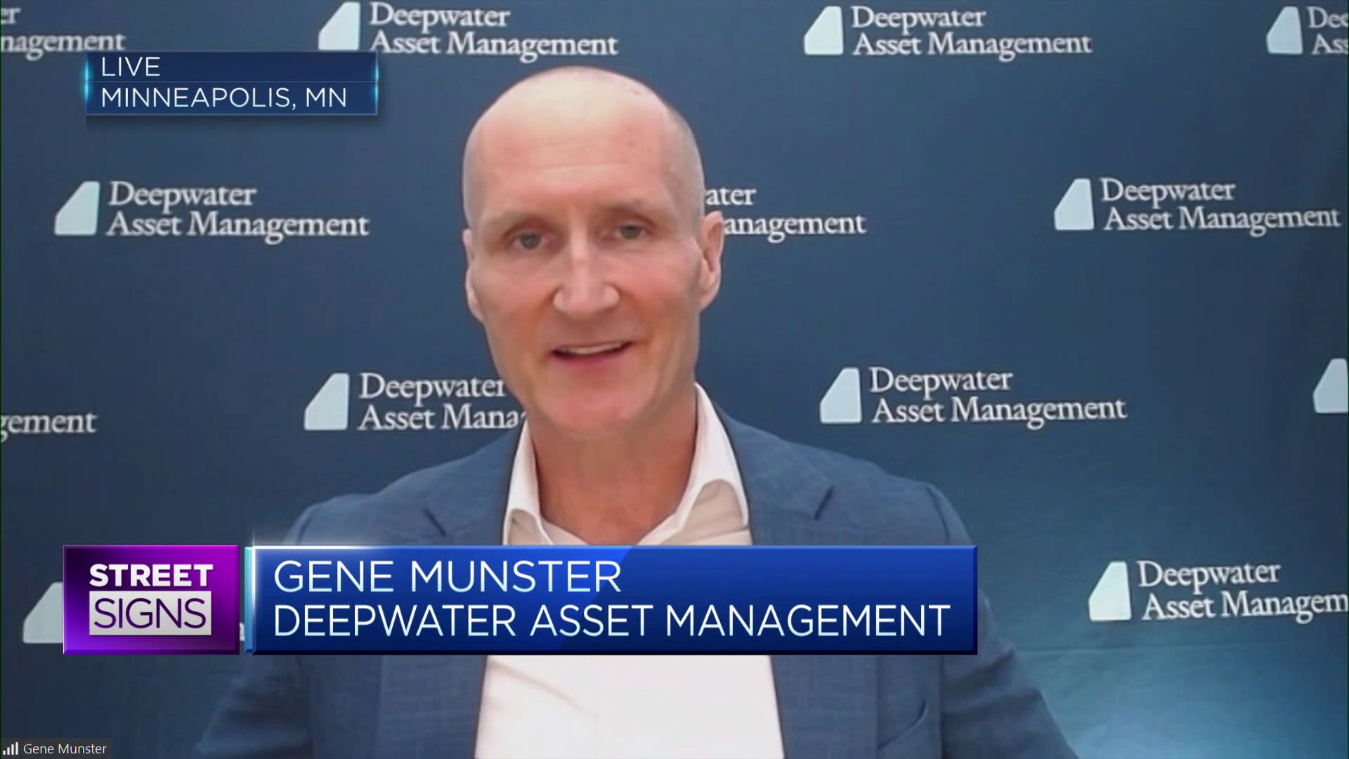It's a 'messy decade' for traditional automakers, says Deepwater's Gene Munster