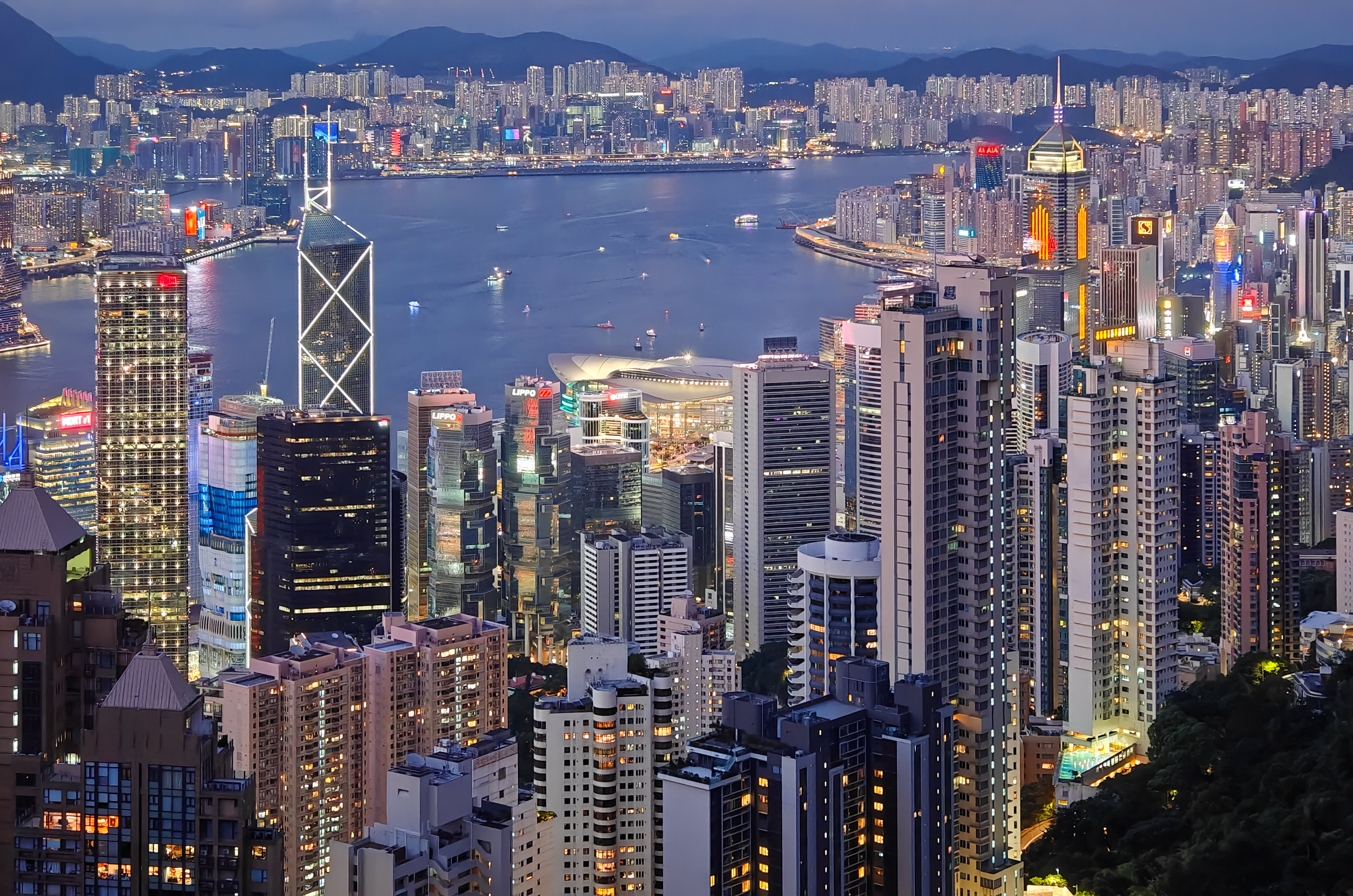 Ganancias de Estados Unidos y ganancias de Hong Kong