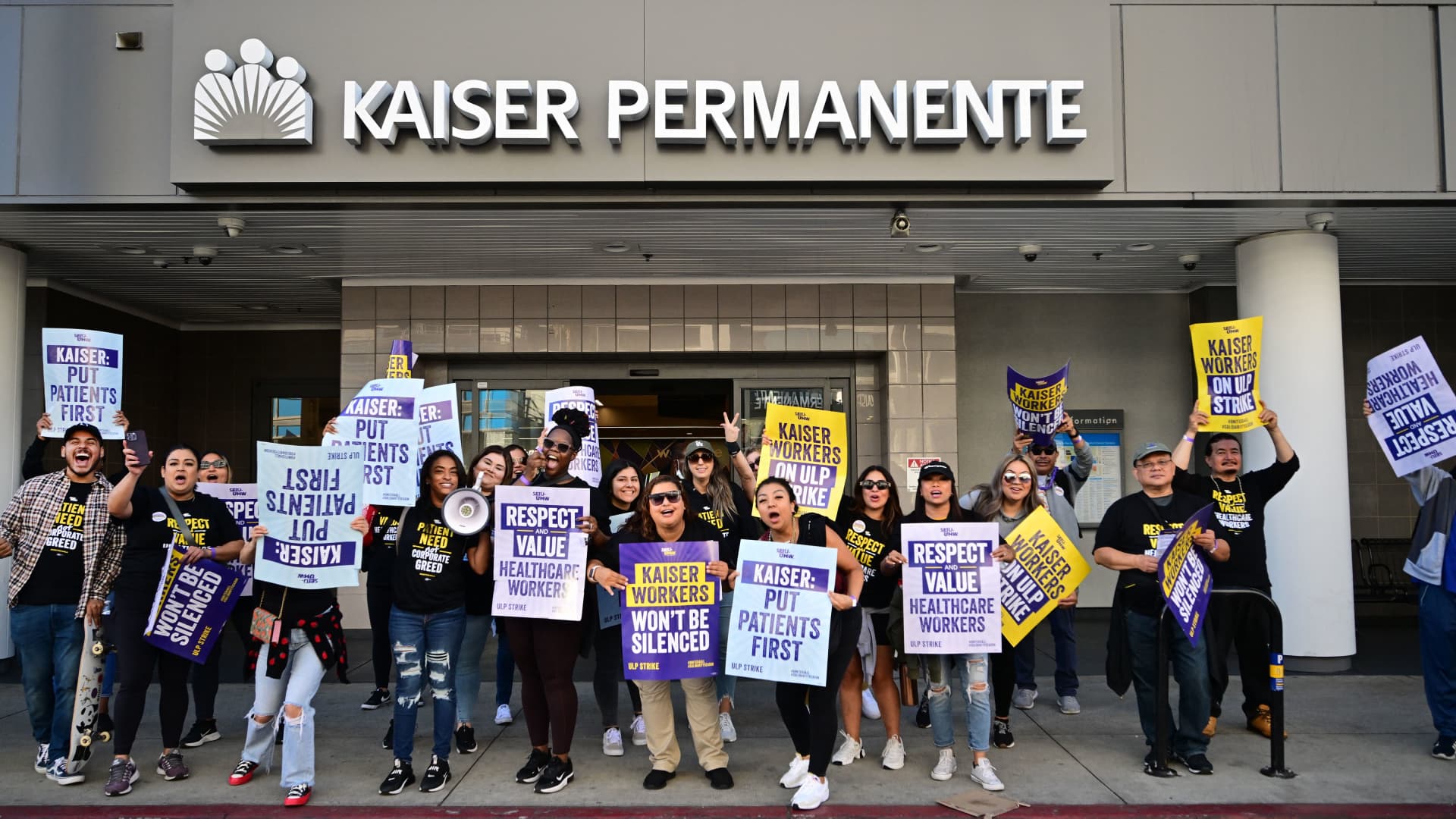 Kaiser Permanente workers strike for second day in dispute over health-care staffing