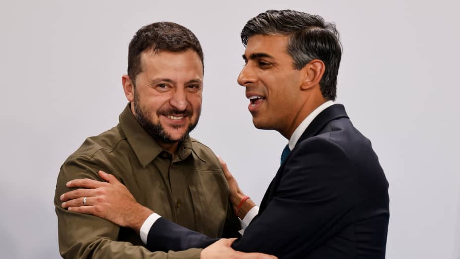 Ukraine's President Volodymyr Zelenskyy (L) is greeted by British Prime Minister Rishi Sunak at the start of a plenary session of the European Political Community summit at the Palacio de Congreso in Granada, southern Spain on October 5, 2023.