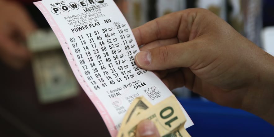 Powerball jackpot hits $1 billion. Here's how to pick between the lump sum or annuity if you win
