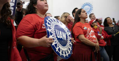 Here's why the UAW's record deals with automakers aren't getting full support